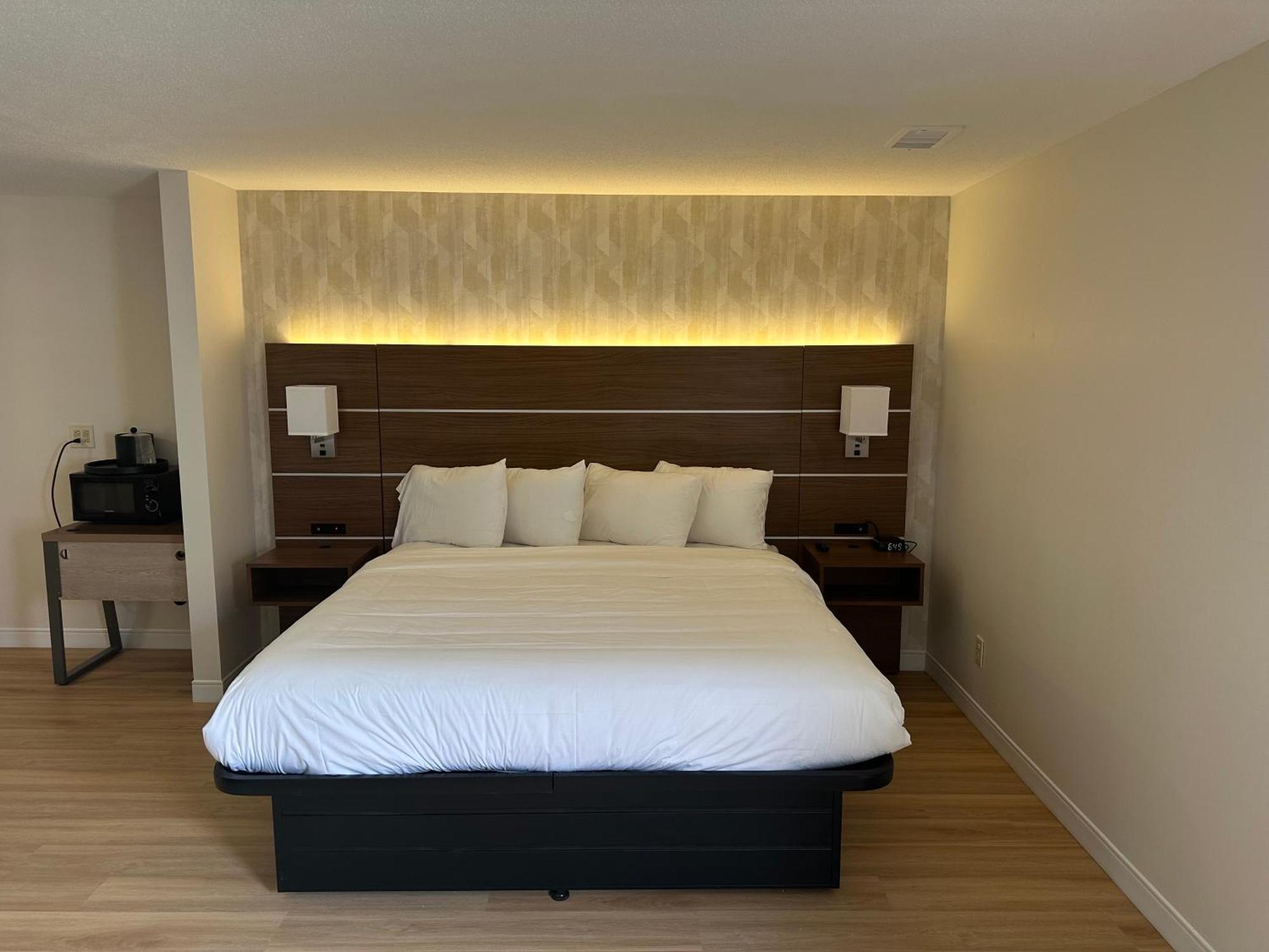Baldwin Inn And Suites 웨스트 스프링필드 외부 사진